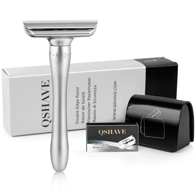 Adjustable safety razor with magnetic cover