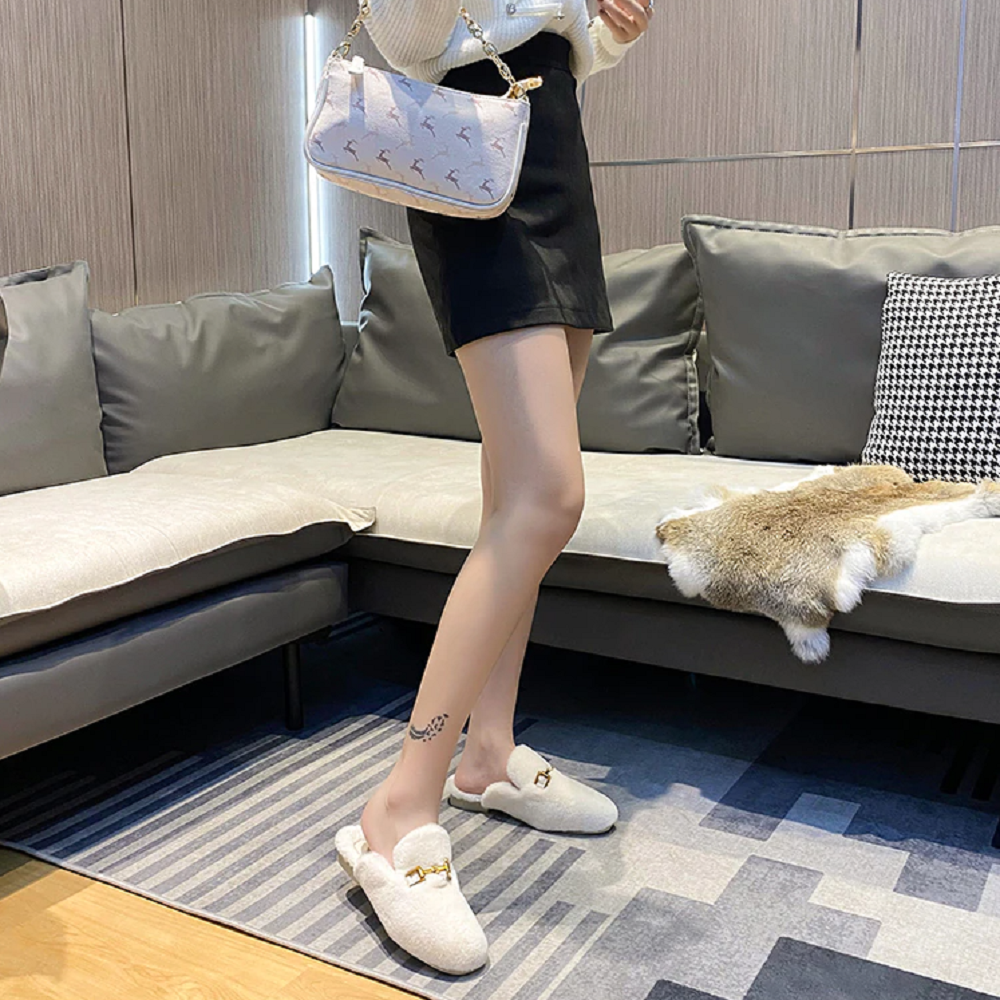 Women's plush flat slippers