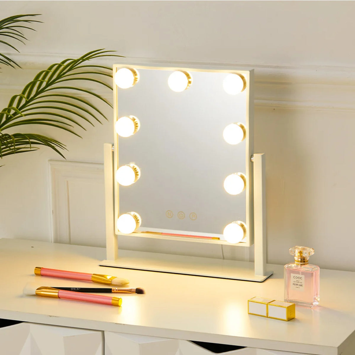 Hollywood Make-Up Mirror with Dimmable LED Bulbs